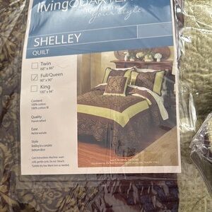 LivingQuarters Shelley Quilt - Full/Queen
